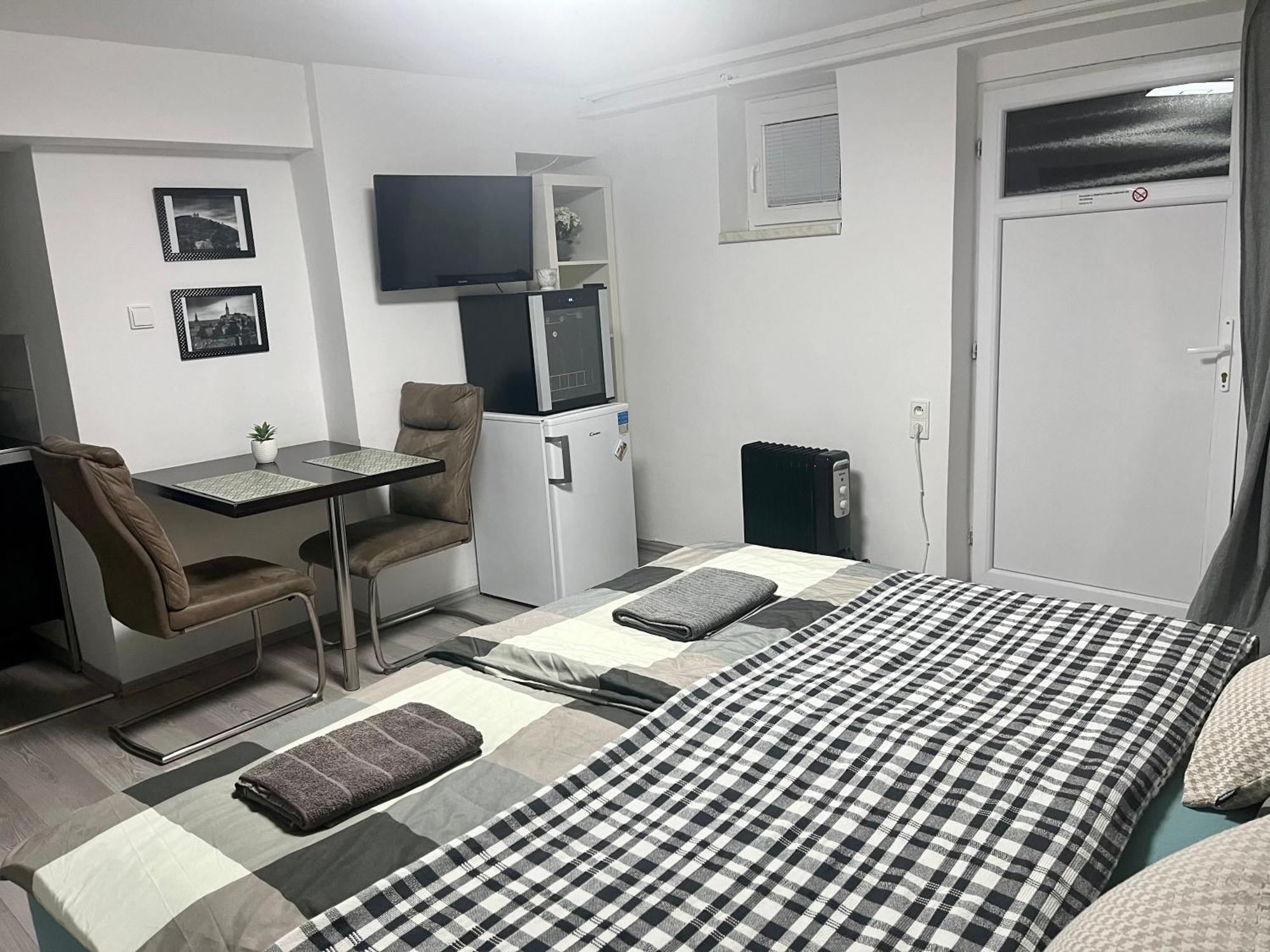 Apartmanek Patricie Room With Kitchenette Suitable For 2 Adults And 2 Children 米库洛夫 外观 照片